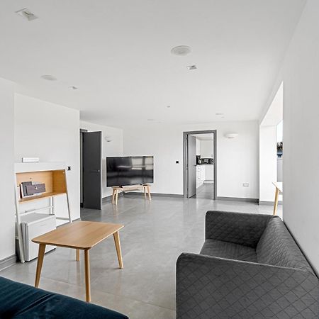 Long Letting - Luxurious 3 Bedroom Penthouse In City Centre - Parking Included! Челмсфорд Экстерьер фото