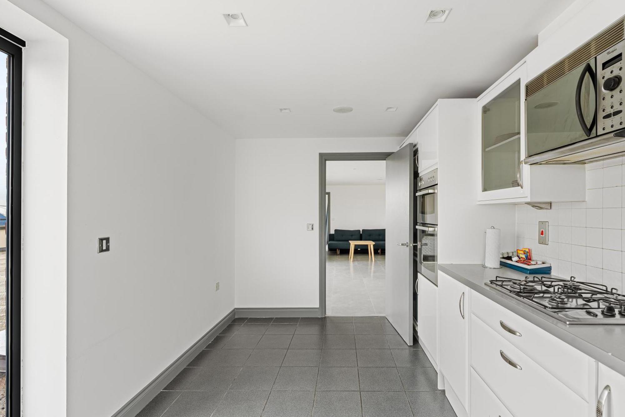 Long Letting - Luxurious 3 Bedroom Penthouse In City Centre - Parking Included! Челмсфорд Экстерьер фото